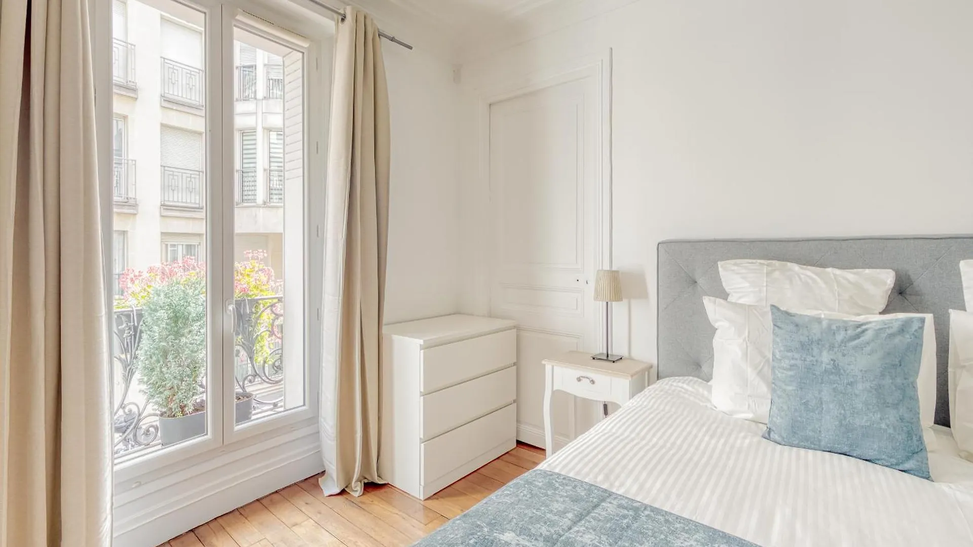 Eiffel Tower 10 Minutes 1Br Renovated Apartment Paris
