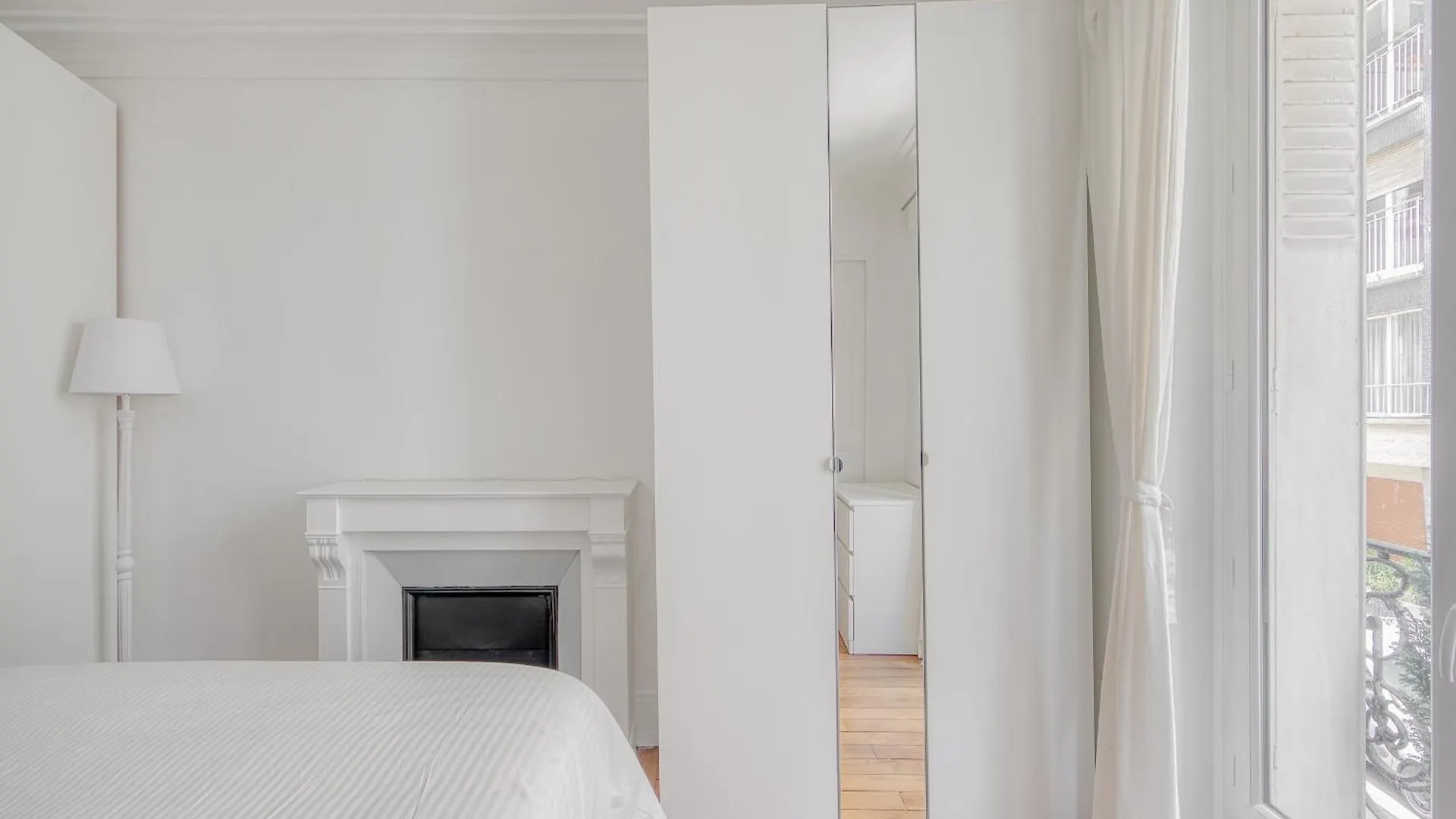 Eiffel Tower 10 Minutes 1Br Renovated Apartment Paris 0*,  France