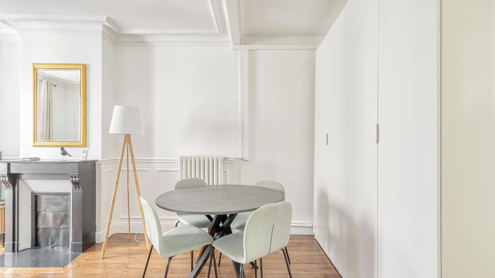 Ferienwohnung Eiffel Tower 10 Minutes 1Br Renovated Paris Apartment