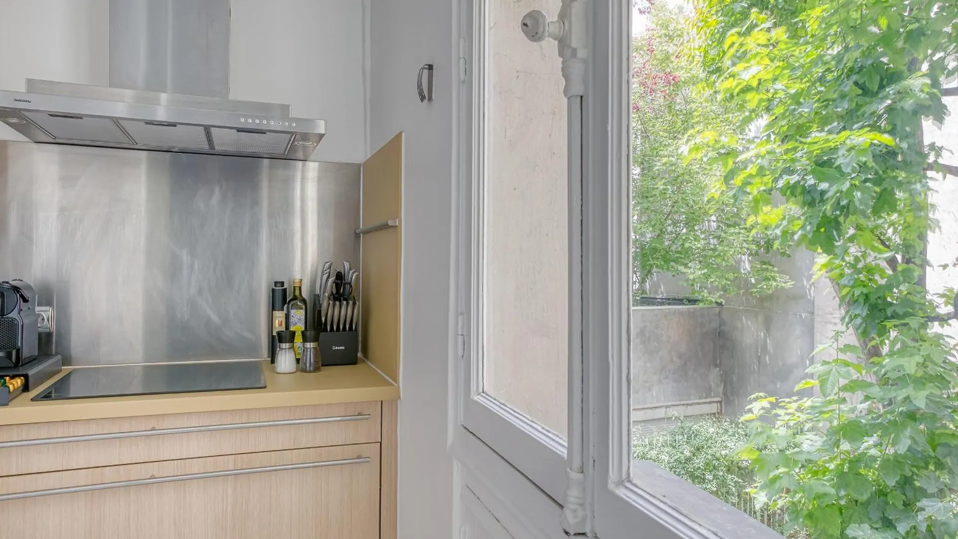 Ferienwohnung Eiffel Tower 10 Minutes 1Br Renovated Paris Apartment